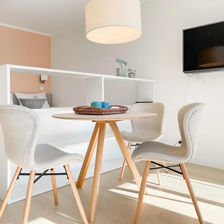 Pier 206 Apartment *
