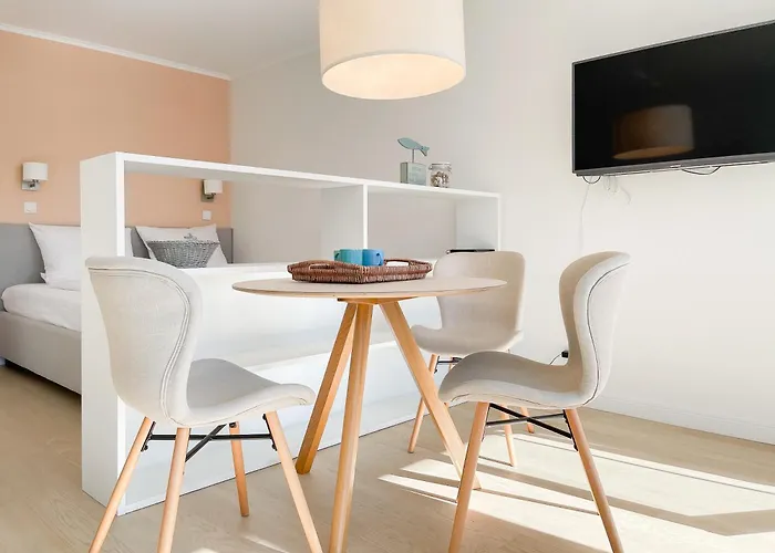 Pier 206 Apartment *